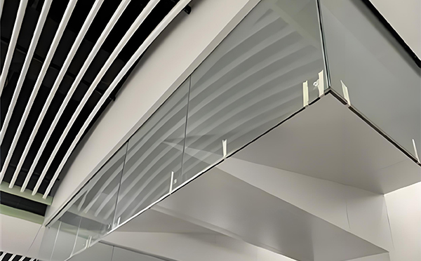 红古玻璃挡烟垂壁