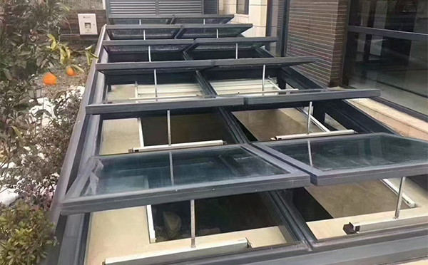 某轨道交通车辆维修车间红古排烟窗应用