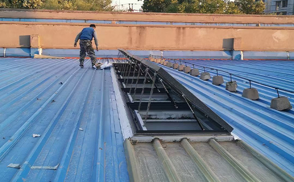 某区域性物流仓储中心红古排烟窗系统安装项目