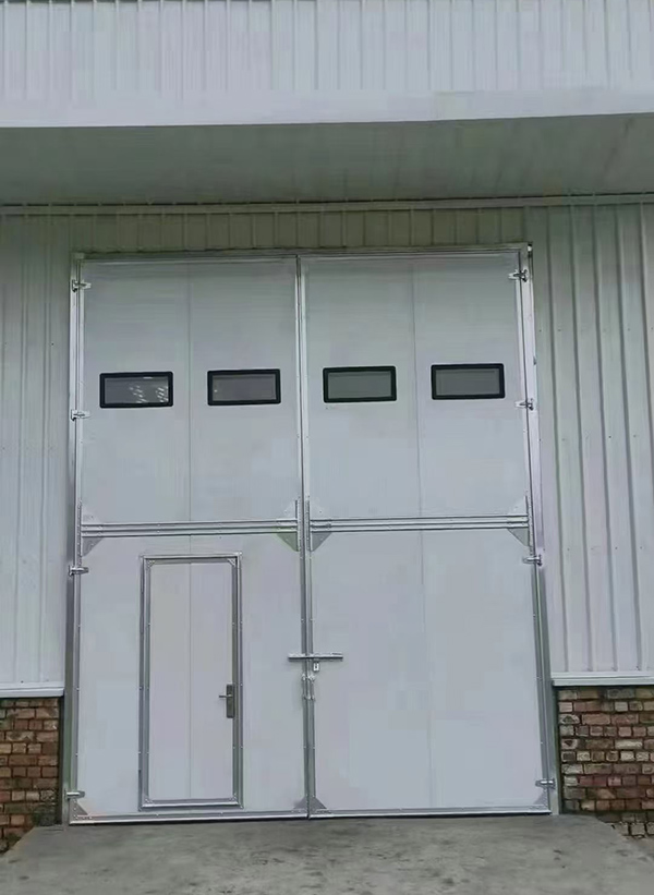 红古工业门在设备装配车间出入口的实施记录