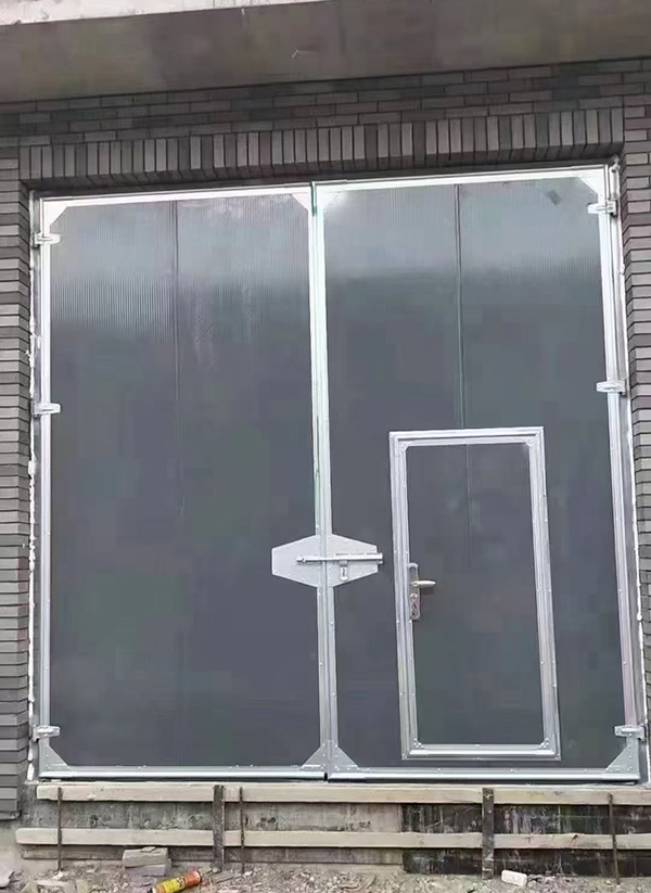 红古工业平开门在大型设备制造车间的应用实例