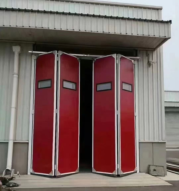 红古工业折叠门在大型装配车间出入口的应用实例 红古工业折叠门在大型装配车间出入口的应用实例